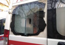 Пьяный пациент разбил окно павлоградской «скорой помощи»