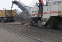 Ремонтируют участок трассы из Харькова на Павлоград (ФОТО)