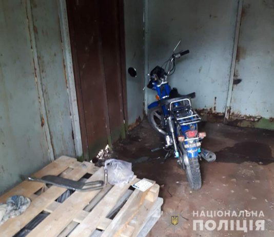 В Павлограде несовершеннолетний парень угнал мопед