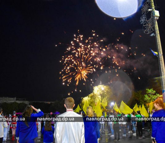 Факельное шествие – 2019 завершилось салютом (ФОТО И ВИДЕО)