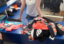 «Обновить гардероб»: богуславец попытался вынести из магазина одежды на 10 тыс. грн