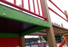 В Павлограде коммунальщики жалуются на хулиганов, разрисовывающих детские горки