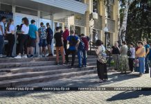 В Павлограде школьники подрабатывают летом в сфере благоустройства