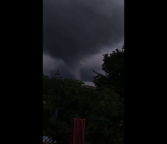 На Павлоградщине видели редкое явление — смерч (ВИДЕО)