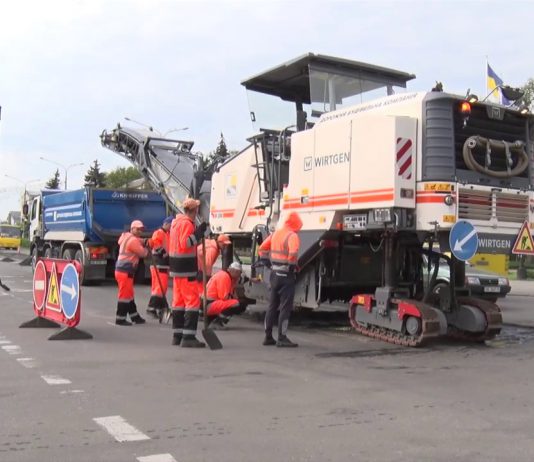 В Павлограде ремонтируют Центральную улицу (ВИДЕО)
