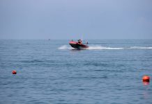 Пару из Павлограда унесло в море на надувном матрасе