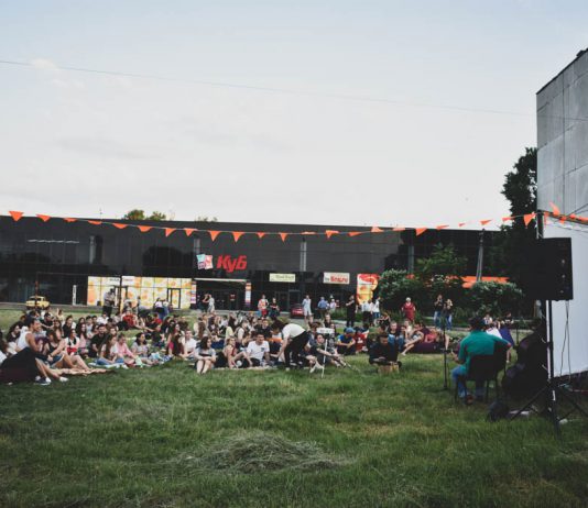 В Павлограде стартовал сезон кино под открытым небом — «Open air cinema» (ФОТО)