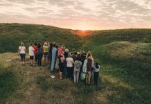 Люди со всей Украины приехали на Мавринский майдан встречать рассвет (ФОТО и ВИДЕО)