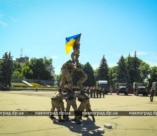Выступления оркестра, спецподразделений и военная техника — в центре Павлограда присягали гвардейцы (ФОТО и ВИДЕО)