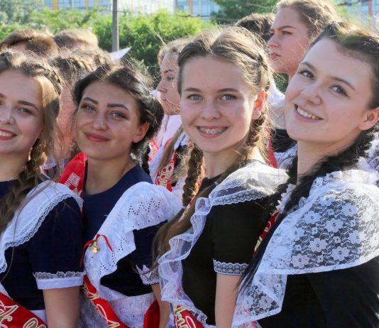 Выпускники павлоградской школы вальсировали на фесте Dnepr Valse (ФОТО)