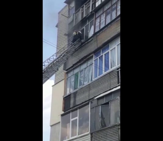 В Павлограде загорелась квартира в центре города (ВИДЕО)