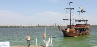 Через Днепр запустили бесплатное речное такси