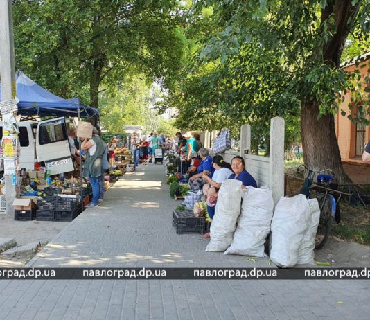 В Павлограде жители против стихийного рынка в их дворе (ВИДЕО)