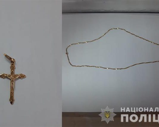 Жительница Першотравенска сорвала с 81-летней старушки золотой крестик