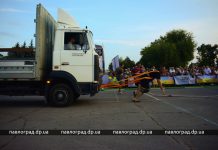 Богатырские игры на площади: шахтеры кантовали 360-килограммовые покрышки (ФОТО и ВИДЕО)