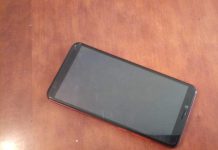 Павлоградец залез в дом, ударил старушку и забрал мобильный