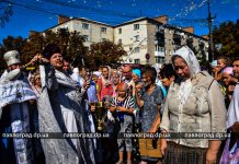 Павлоградцы прошлись крестным ходом по центральным улицам города (ФОТО)