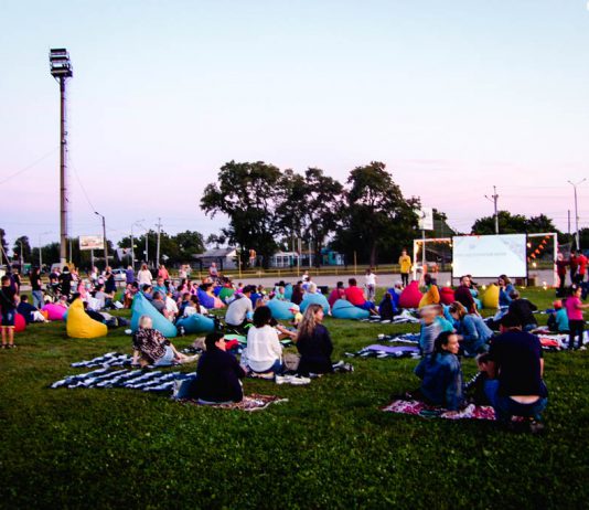 Жена шахтера и ДТЭК презентовали детскую книгу о супергеройском папе-шахтере, шахтоботах и гипопозлодеях