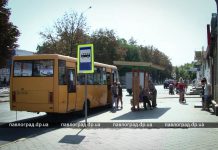 У Павлограді розпочали демонтаж аварійних зупинок громадського транспорту