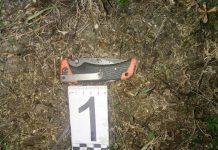 Житель Терновки ударил знакомого ножом и убежал