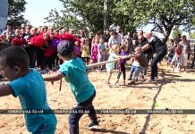 В Павлограде при участии стронгмена Вирастюка открыли детскую площадку