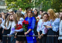 Больше 12 тыс. павлоградцев сели за парты