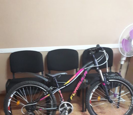 В Терновке вор украл велосипед, привязанный к пожарной лестнице