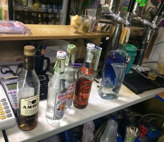 У Павлограді діє робоча група з протидії нелегальній торгівлі алкоголем, тютюном і пальним