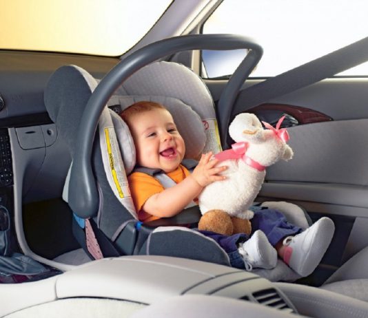 В Украине вступил в силу закон о штрафах за перевозку детей без автокресел