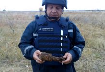 Прогуливаясь, павлоградец нашел старую мину