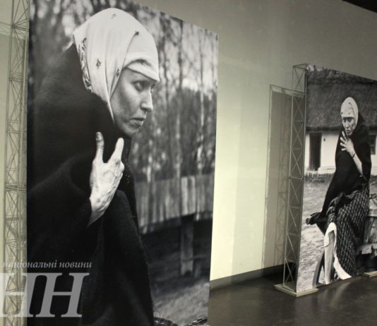 В Павлоградский музей привезли фотовыставку о голодоморе