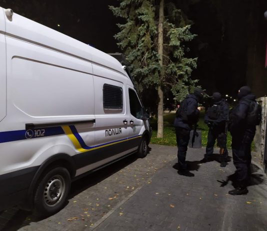 Задержания в караоке-клубе: в Павлограде полиция проводит следственные действия (ВИДЕО)