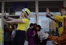 Во флешмобе, посвященном юбилею школы №1, приняли участие сотни детей (ВИДЕО)