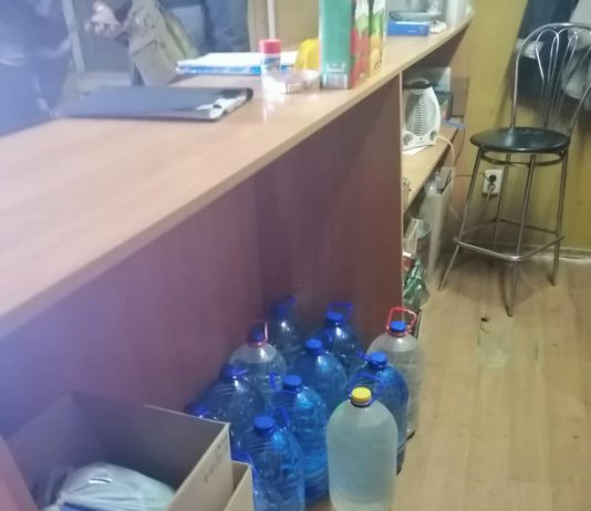 В одной из «наливаек» Павлограда изъяли 210 литров спиртного