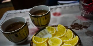 Пусть осенью падают листья, а не настроение — психиатр