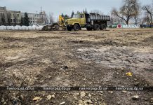 На центральной площади Павлограда во время реконструкции нашли старинную брусчатку (ФОТОФАКТ)