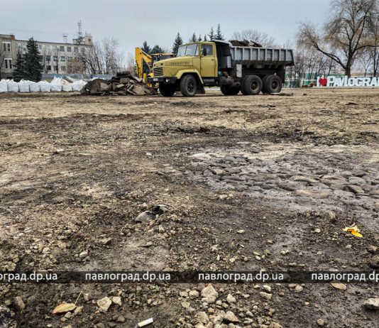 На центральной площади Павлограда во время реконструкции нашли старинную брусчатку (ФОТОФАКТ)