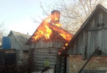 У бани сгорела крыша