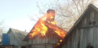 У бани сгорела крыша