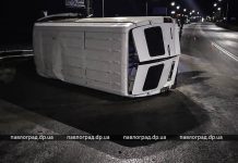В Павлограде перевернулся микроавтобус (ФОТО и ВИДЕО)