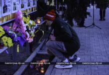 Цветы, свечи и минута молчания: как в Павлограде отметили День Достоинства и Свободы