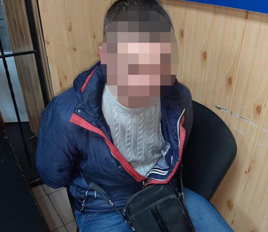 В Першотравенске водитель ударил полицейского