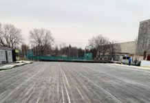 В Павлограде начали заливку катка