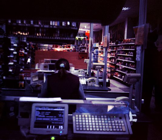 В Павлограде мужчина, напавший на продавщицу, получил срок