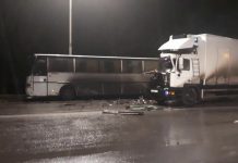 Ночью в Павлограде столкнулись грузовик и автобус (ВИДЕО)