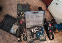 В Павлограде два подростка обокрали дом … с помощью санок