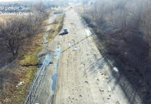 Жители двух районов просят отремонтировать ужасную дорогу до Павлограда (ВИДЕО)