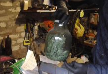 Житель Павлоградского района хранил наркотики в банках и мешках