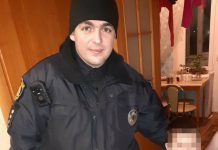 Пьяная женщина забыла сына у подруги