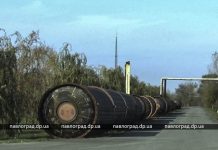 Мимо изумлённых павлоградцев провезли пустые корпуса двигателей ракет